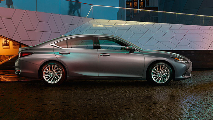 Lexus начинает прием заказов на новое поколение роскошного седана премиум-класса ES
